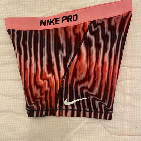 Nike shorts - Picture 4 of 5